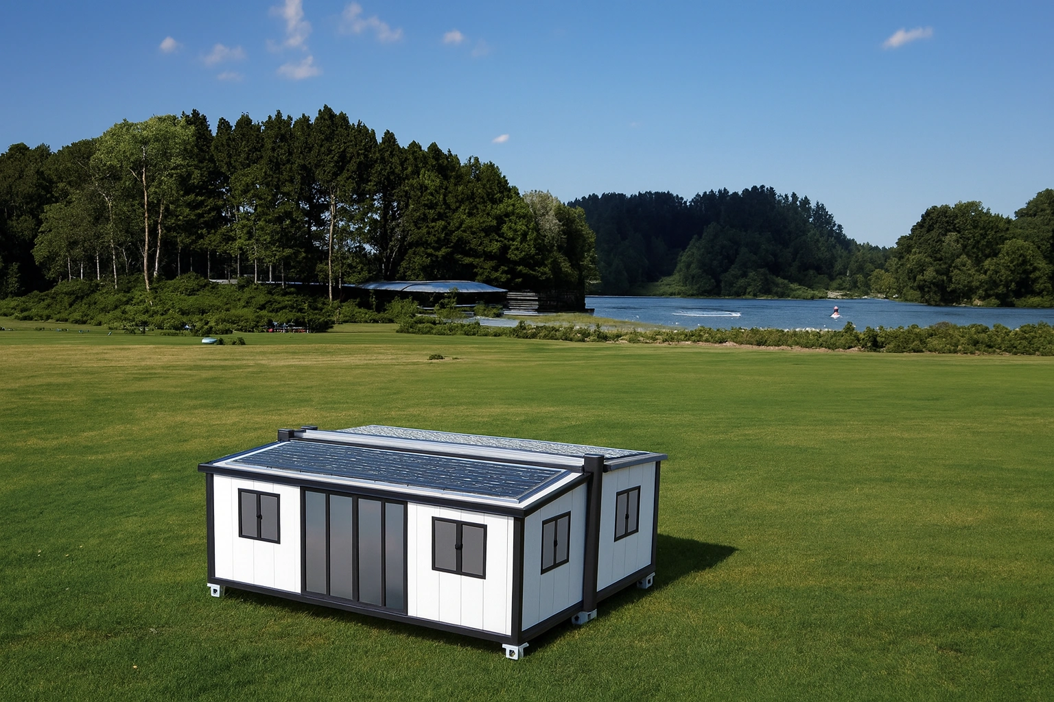 Casa compacta sobre césped con lago y bosque